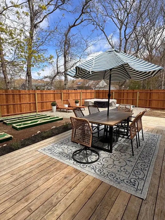 The Beach Hut: fenced backyard