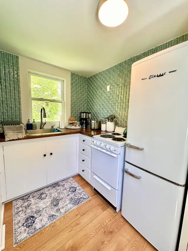 Blue Tide Cottage: kitchen