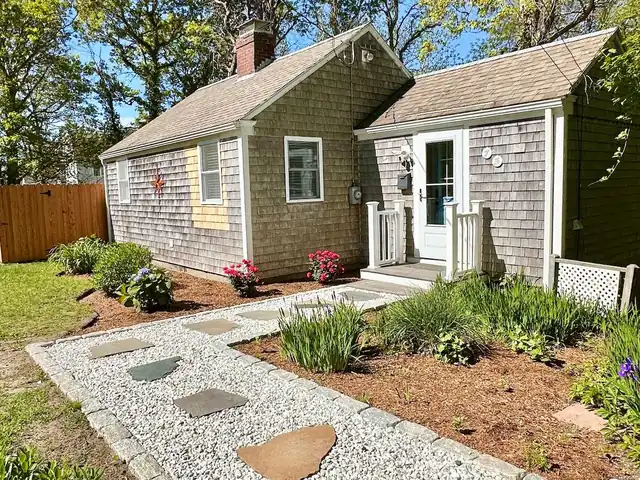 Blue Tide Cottage: front exterior and garden walkway
