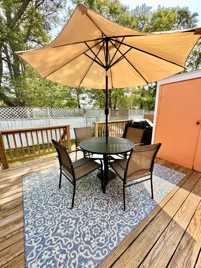 The Twin Cottages: deck dining area with umbrella